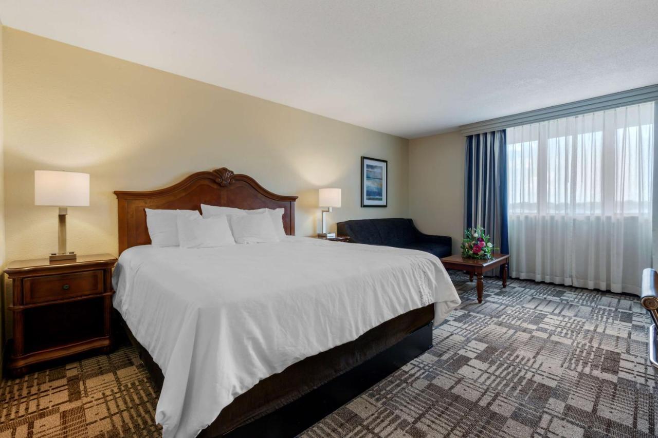Best Western Plus Dubuque Hotel And Conference Center Exteriör bild