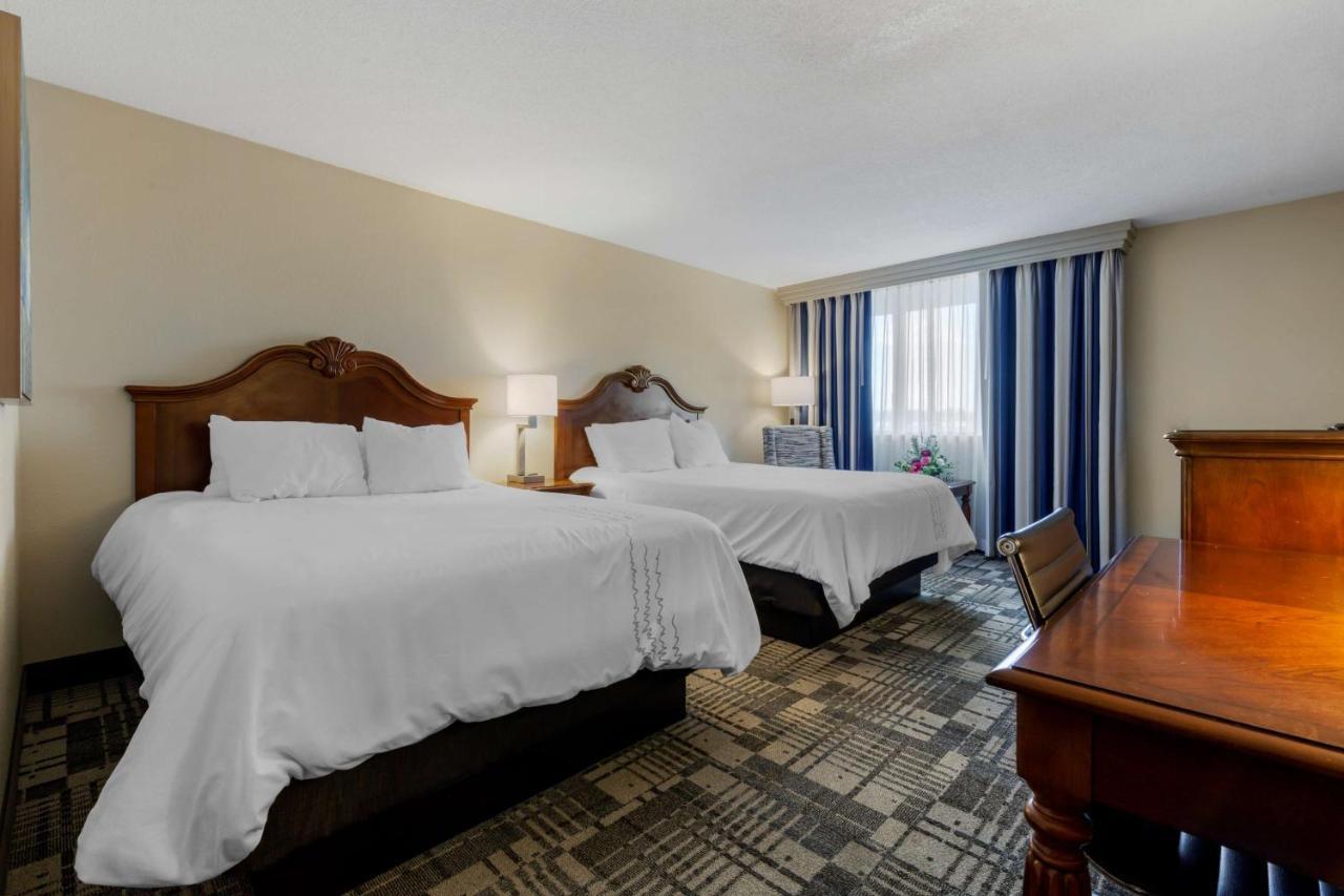 Best Western Plus Dubuque Hotel And Conference Center Exteriör bild