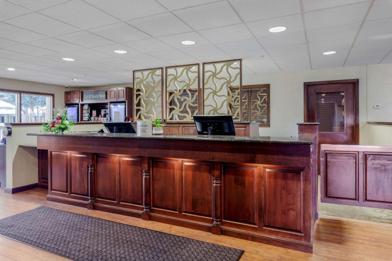 Best Western Plus Dubuque Hotel And Conference Center Exteriör bild