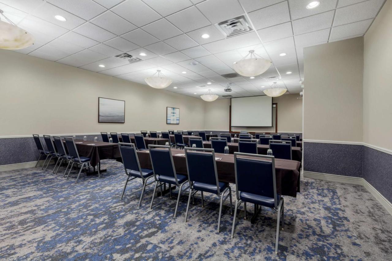Best Western Plus Dubuque Hotel And Conference Center Exteriör bild