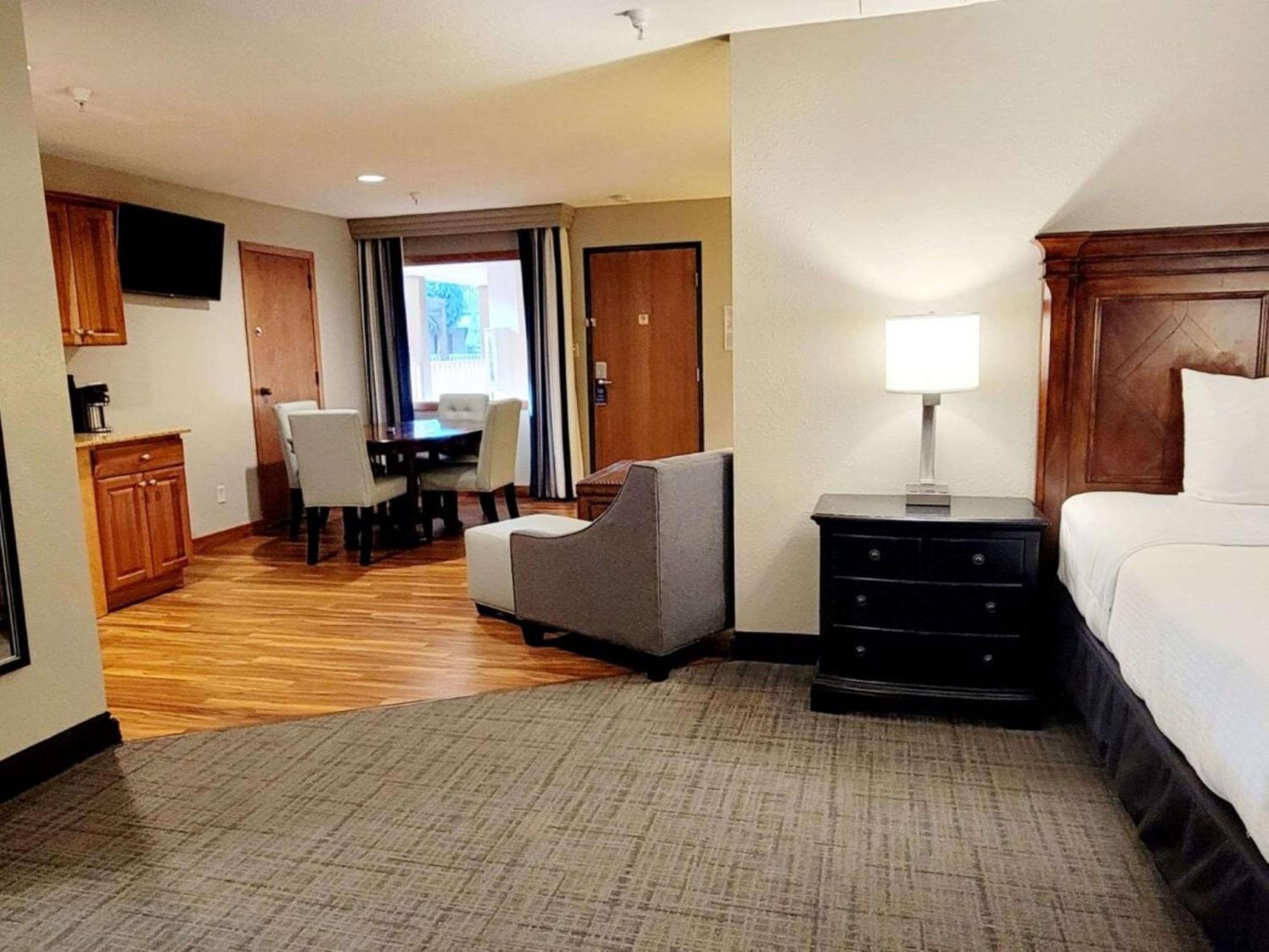 Best Western Plus Dubuque Hotel And Conference Center Exteriör bild